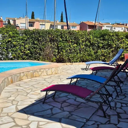 Sur L'ile Des Marinas Avec Piscine, Parking Et Ponton Prive Vila
