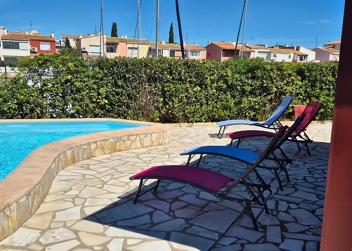Sur L'ile Des Marinas Avec Piscine, Parking Et Ponton Prive Willa