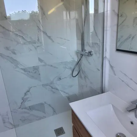 Villa Sur L'ile Des Marinas Avec Piscine, Parking Et Ponton Privé Agde