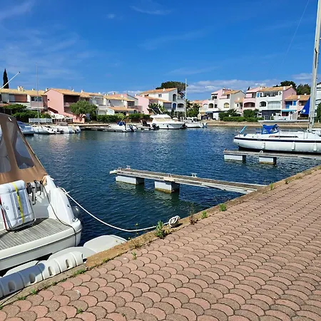 Sur L'ile Des Marinas Avec Piscine, Parking Et Ponton Privé Agde