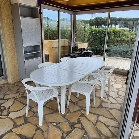 Sur L'ile Des Marinas Avec Piscine, Parking Et Ponton Privé