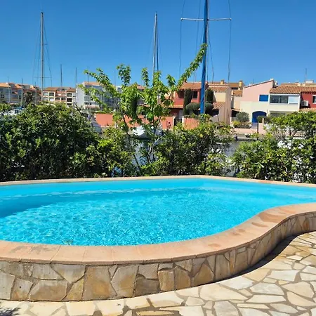 Sur L'ile Des Marinas Avec Piscine, Parking Et Ponton Prive Agde