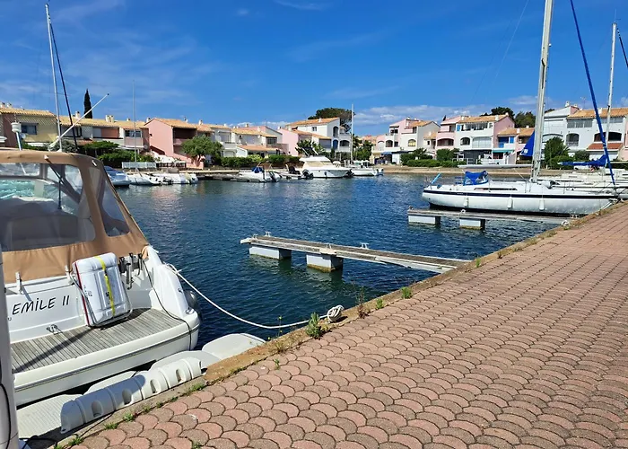 Sur L'ile Des Marinas Avec Piscine, Parking Et Ponton Prive Agde