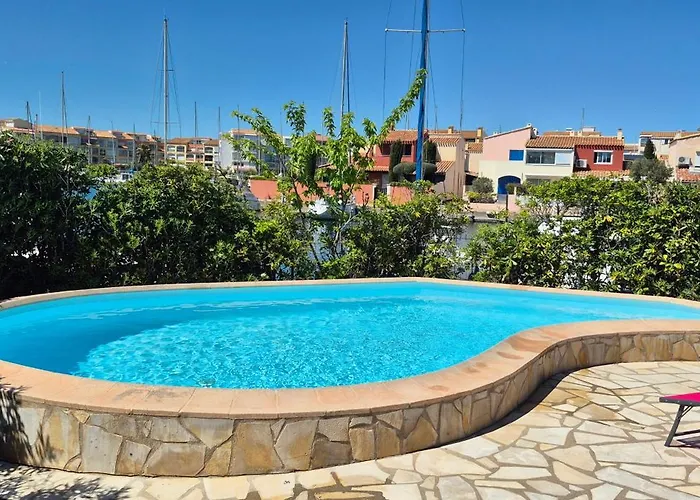 Sur L'ile Des Marinas Avec Piscine, Parking Et Ponton Prive Agde